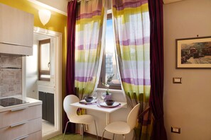 Dining - Central Apartment - Salerno near the sea with Wi-Fi (Salerno)