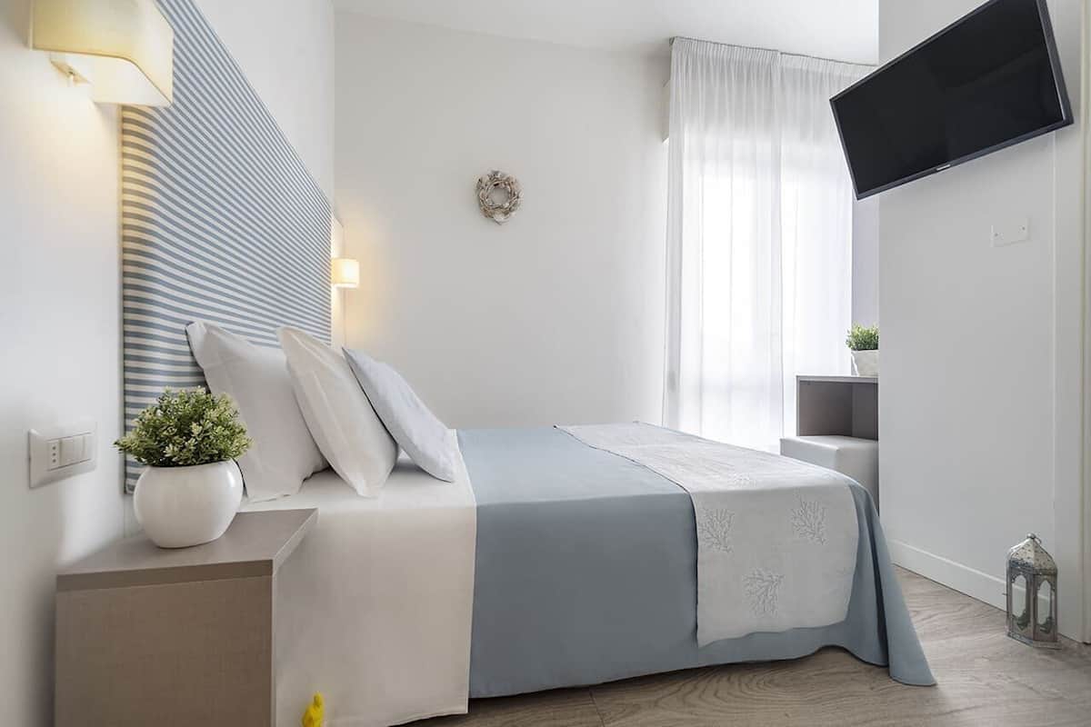 In-room safe, desk, free WiFi, bed sheets