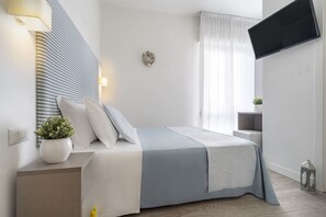 Classic Double or Twin Room, Sea View | In-room safe, desk, free WiFi, bed sheets - Hotel Annalisa (Riccione)
