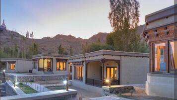Suite | Exterior
