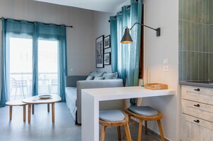 Deluxe Loft, Sea View | Living area