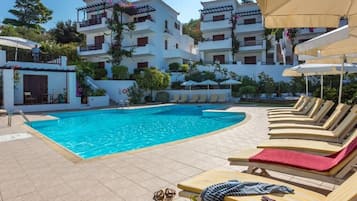 Seasonal outdoor pool, open 8:30 AM to 10:00 PM, pool umbrellas