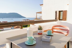 Deluxe Loft, Sea View | Outdoor dining