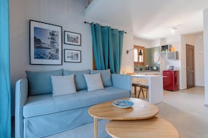 Loft Deluxe, vue sur la mer | Aire de séjour | Téléviseur à écran plat