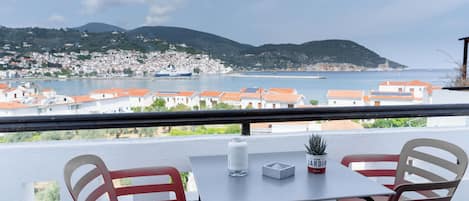 豪華樓中樓客房, 海景 | 室外用餐