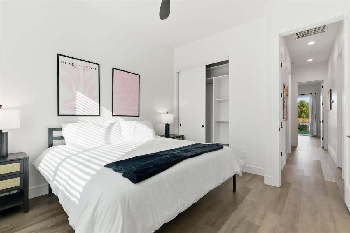 10 chambres, fer et planche à repasser, lit parapluie, Wi-Fi gratuit