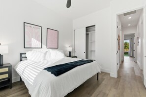 Bureau, fer et planche à repasser, lit parapluie, Wi-Fi gratuit