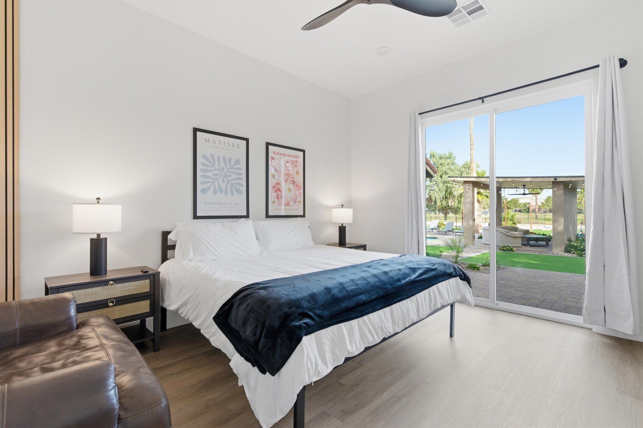 Schreibtisch, Bügeleisen/Bügelbrett, Reisekinderbett, kostenloses WLAN