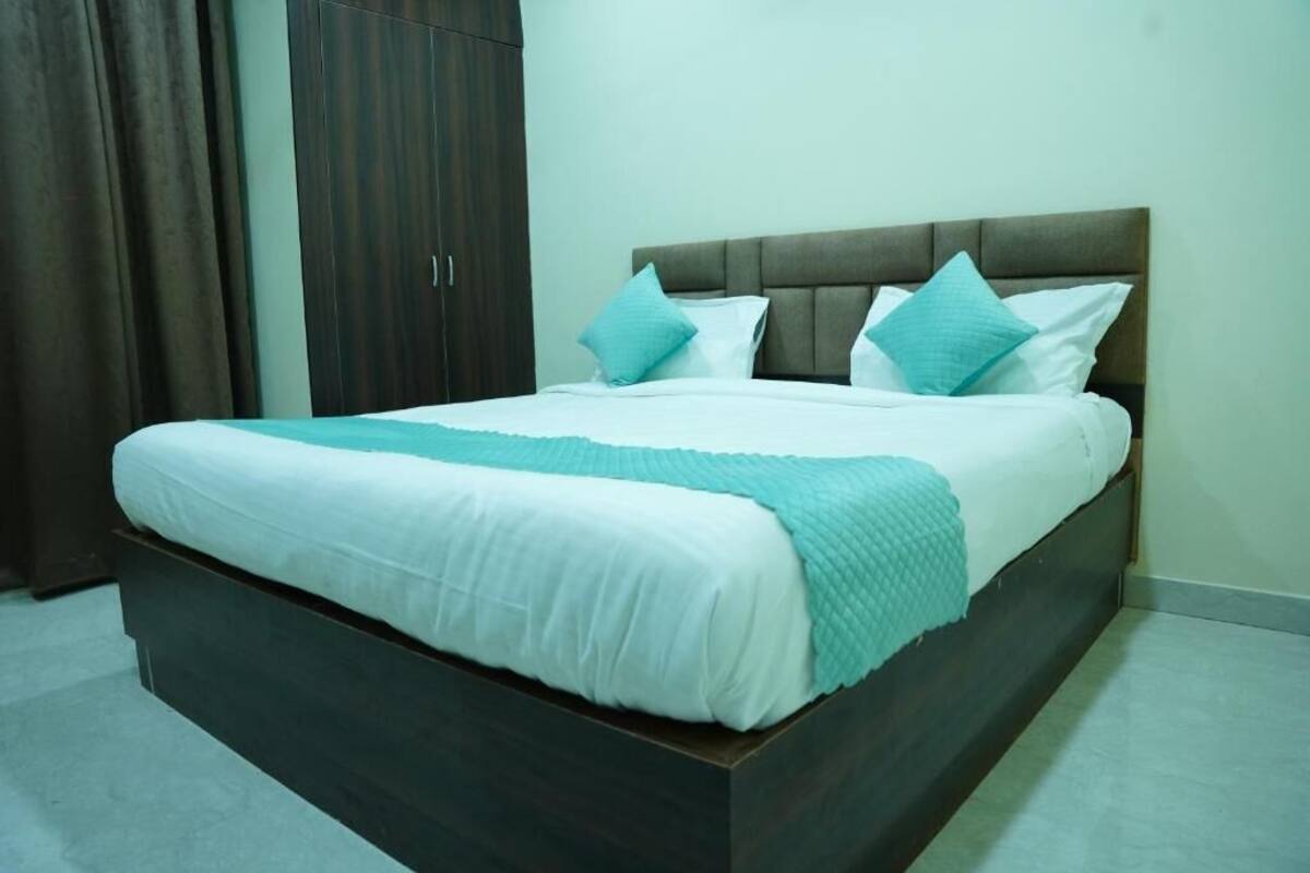 Quarto casal luxo, ar-condicionado | Escrivaninha
