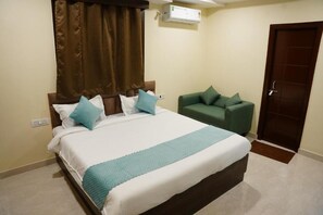 Deluxe Double Room | Desk - Olive Business Hotel (Hyderabad)