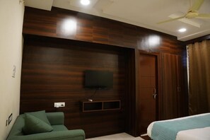 Deluxe Double Room | Desk - Olive Business Hotel (Hyderabad)