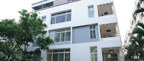 Family Room | Exterior