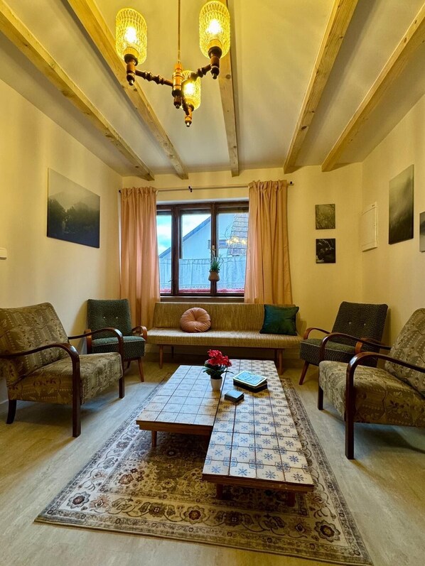 Living area - Ubytování Retro Statek Kloboucké: 2 ložnice, dvůr a parkování. (Valašské Klobouky)