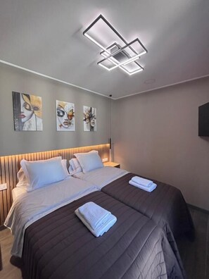 Superior Double or Twin Room, Balcony | In-room safe, desk, blackout drapes, iron/ironing board - Hotel Wayteko San Anton (Alicante)