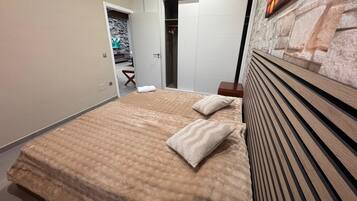 Insonorización y tabla de planchar con plancha