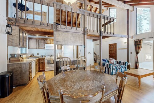 < 2 Mi to Tahoe Donner Ski Resort: Serene Retreat