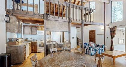 < 2 Mi to Tahoe Donner Ski Resort: Serene Retreat