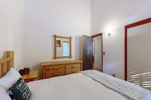 Interior - < 2 Mi to Tahoe Donner Ski Resort: Serene Retreat (Truckee)