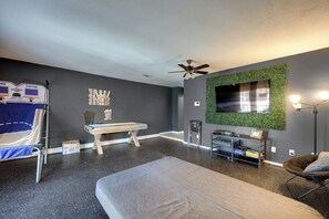 House (3 Bedrooms) | Interior - Game Room! Family Home 5 Mi to Seaworld (San Antonio)