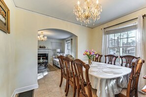 House (3 Bedrooms) | Interior - Great for Families! 1-acre Hideaway in Charlotte (Charlotte)