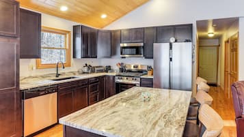 House (2 Bedrooms) | Interior