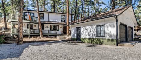 House (4 Bedrooms) | Front of property