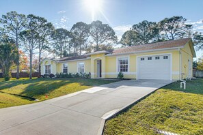 Front of property - Peaceful Palm Bay Retreat w/ Spacious Yard! (Palm Bay)
