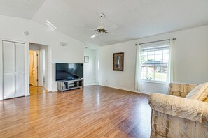 House (3 Bedrooms) | Interior - Peaceful Palm Bay Retreat w/ Spacious Yard! (Palm Bay)