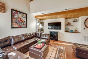 Interior - 5 Mi to Mountain High Resort: Home w/ Gaming Area (Wrightwood)