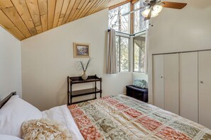 Interior - 5 Mi to Mountain High Resort: Home w/ Gaming Area (Wrightwood)