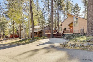 Interior - 5 Mi to Mountain High Resort: Home w/ Gaming Area (Wrightwood)