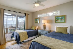 Interior - Dock + Fire Pit: Tranquil Home on Lake Livingston (Livingston)