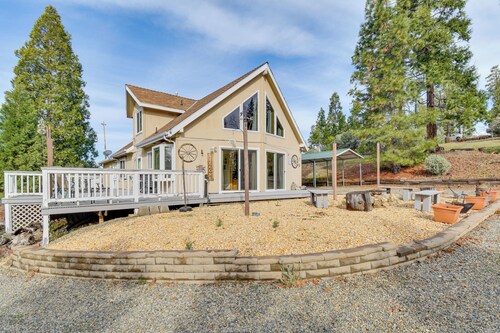 Deck & Wooded Views: 5-acre Auberry Retreat!