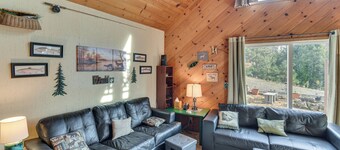 Deck & Wooded Views: 5-acre Auberry Retreat!