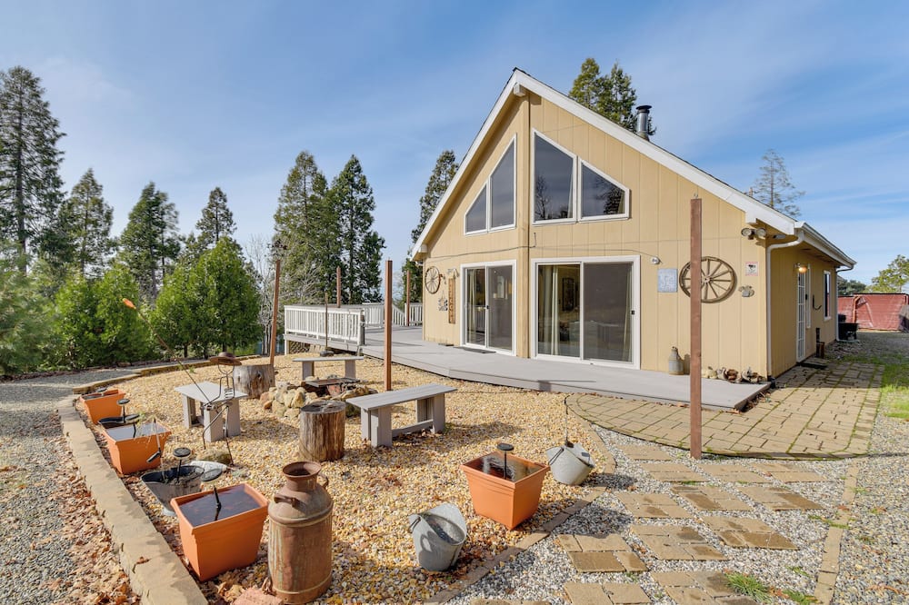 Deck & Wooded Views: 5-acre Auberry Retreat! - Millerton Lake, CA
