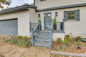 Interior - Work & Play: Extended Stay 5 Mi to Dtwn Huntsville (Huntsville)