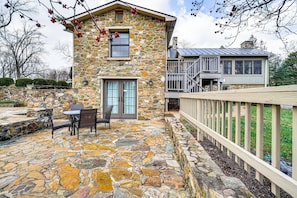 Interior - Aldie Home w/ Private Pool: Near Wineries! (Aldie)