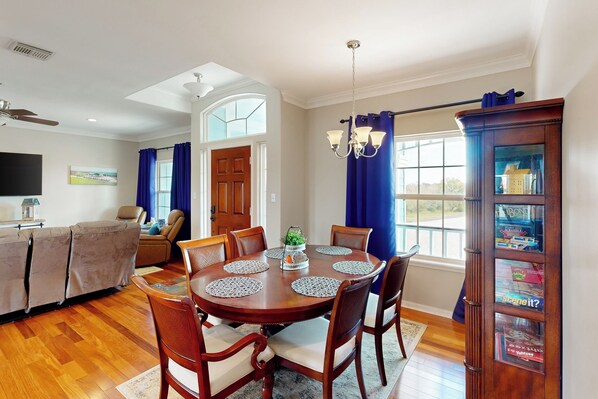 House (3 Bedrooms) | Interior