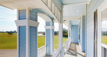 3BR Acreage Next to the Bayou w/ BBQ & Views!