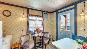 Unclassified image, 4 of 28, button - Gym Access On-site: Cabin w/ Deck in Red Oak! (Red Oak)