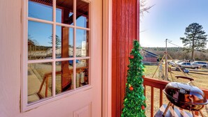 Unclassified image, 2 of 28, button - Gym Access On-site: Cabin w/ Deck in Red Oak! (Red Oak)