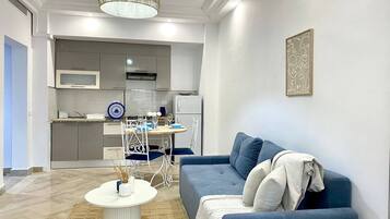 Apartment, 1 Bedroom, Smoking | Interior