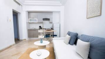 Apartment, 1 Bedroom, Smoking | Living room