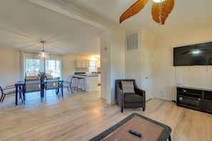 Interior - 9 Mi to Ecu: Pet-friendly Greenville Home w/ Deck (Greenville)