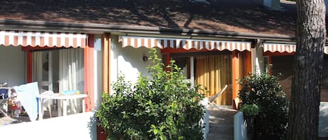 Apartment, 2 Bedrooms, Balcony, Pool View | Property entrance