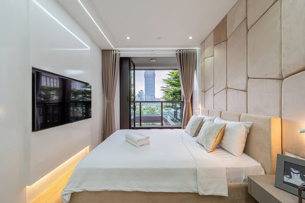 Premium Apartment, 4 Bedrooms, City View | Free minibar, desk, laptop workspace, blackout curtains - Sunny The Galleria Metropole (ThuThiem)