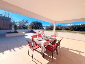 Outdoor dining - Rooftop villa les oliviers (Prunelli-di-Fiumorbo)