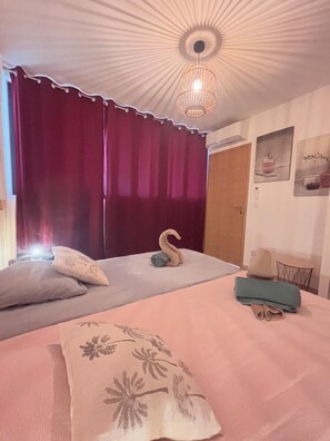 2 chambres, fer et planche à repasser, Wi-Fi, draps fournis