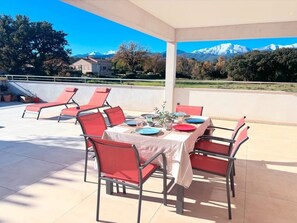 Outdoor dining - Rooftop villa les oliviers (Prunelli-di-Fiumorbo)