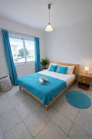 Internet, bed sheets - Sunny 2 room apartment with garden, sea view & pool!Dog friendly (Πάφος)